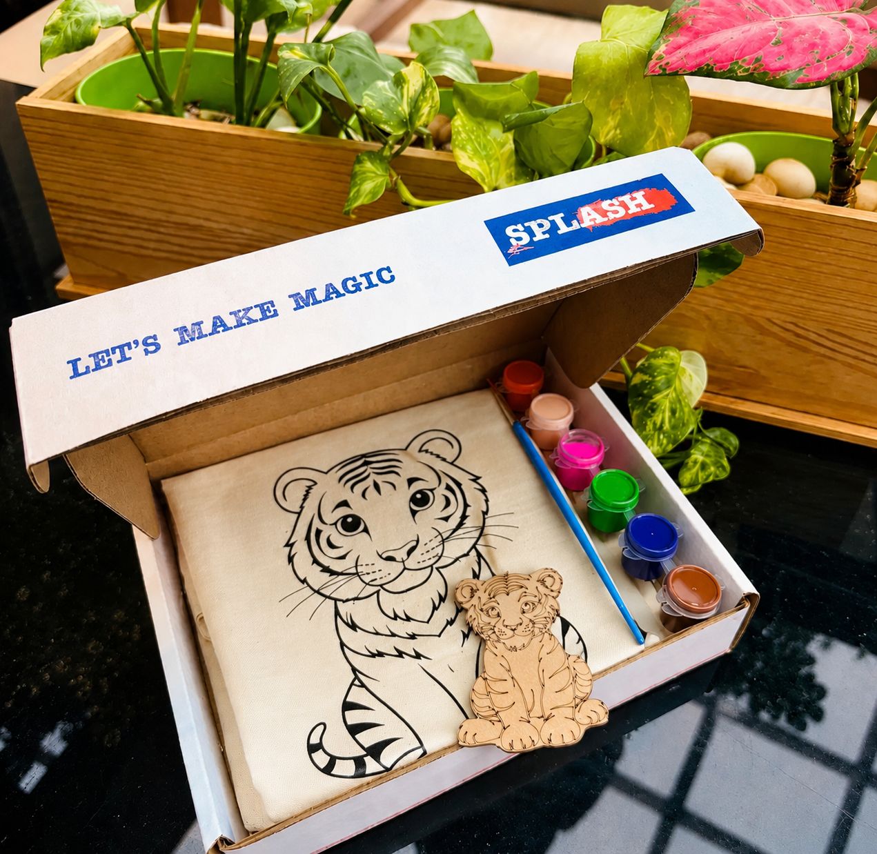 Tiger Tote bag kit with tiger fridge magnet, colors and brush